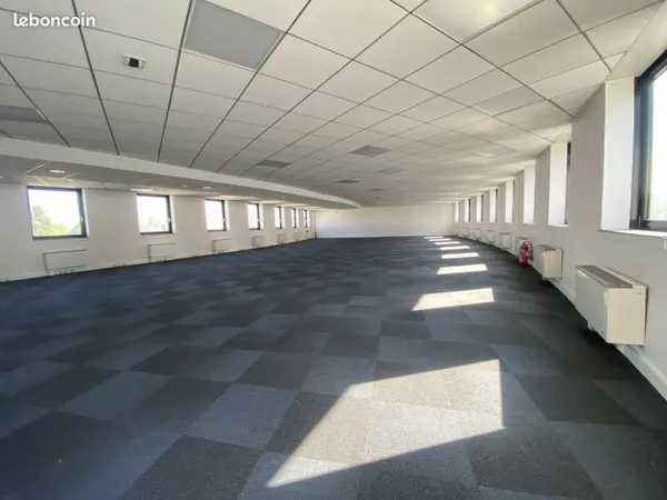 Bureaux 3 620 m²
