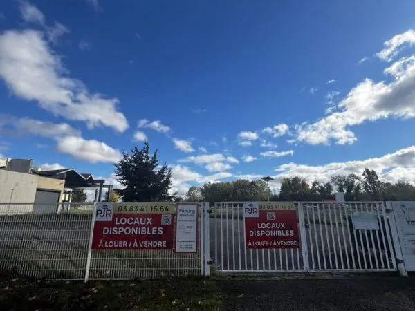 Immeuble industriel 700 m²