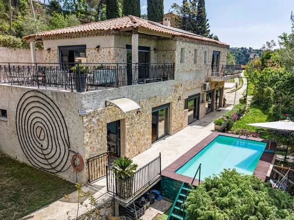 Maison 6 pièces 200 m²