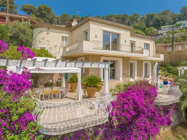 Villa avec vue mer panoramique Hauters de Golf-Juan 225 m2