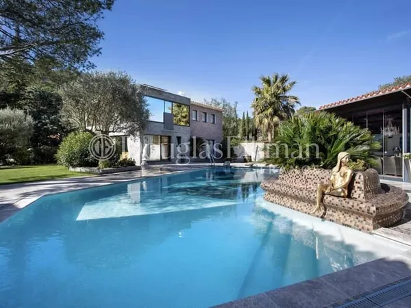 EZE - Proche Monaco : Deux villas sur un parc paysager de 4 300 m²