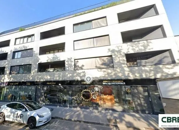 Local commercial 384 m²