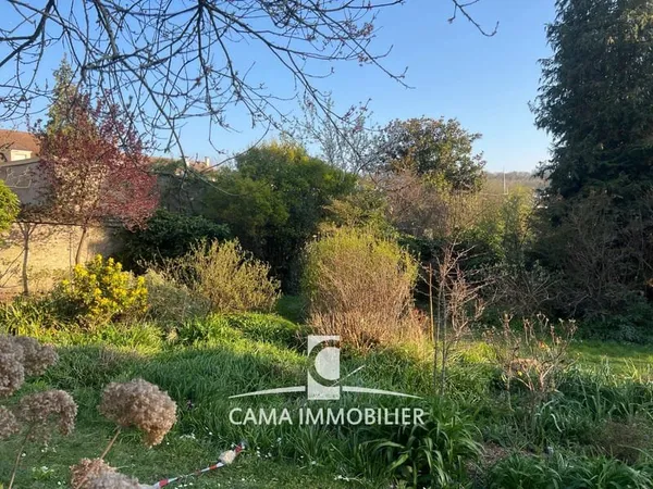 Bien très rare: en centre ville de Jouy-en-Josas, terrain à