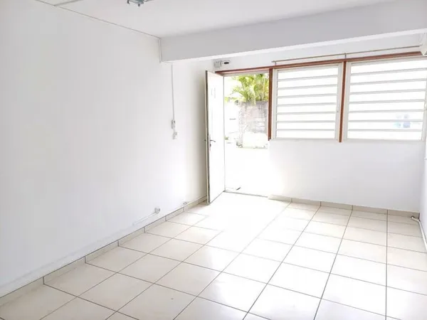 Local professionnel 30 m² St.Denis