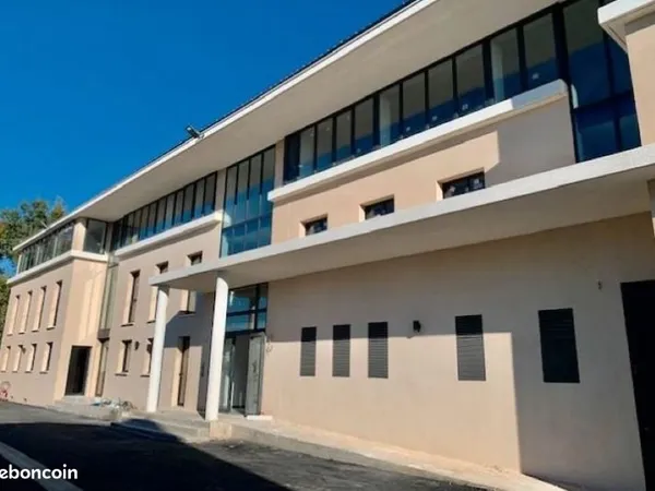 Local professionnel sous location Venelles disponible de suite