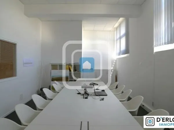 Bureau 360 m²