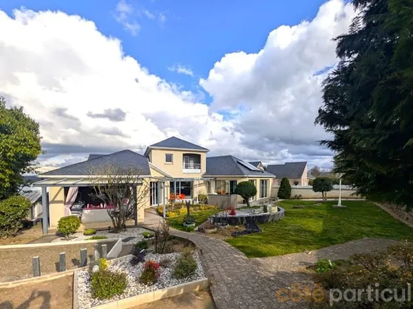 Maison T6 avec piscine intérieure et terrain de 906 m²