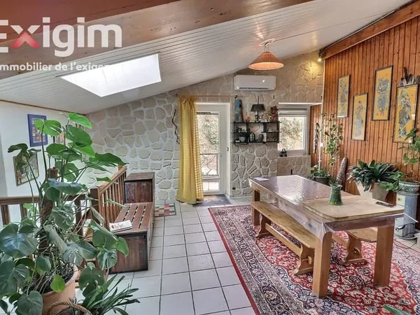 Maison en pierres 3 pièces avec terrasse
