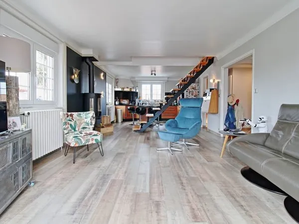 Fleuriste : Maison 220m2 beau potentiel d'évolution