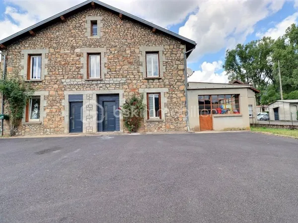 Maison 9 pièces 196 m²
