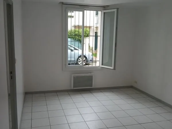 Particulier appt T2 139000 Roseraie métro 4 mn