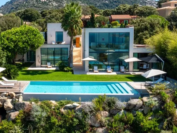 Baie de Calvi, Villa d'architecte pour 10 personnes, vue mer panoramique, piscine, proche des plages