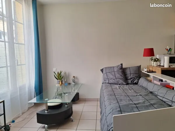 Loue studio meublé