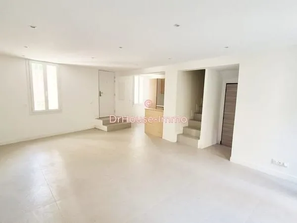 13004 CHUTES LAVIE / PALAIS LONGCHAMP maison de ville de 90m² avec 3 chambres