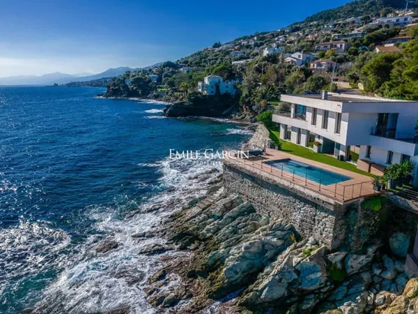 Villa à louer au pied du Cap Corse, pieds dans l'eau