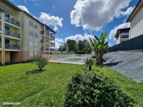 Grand F4 avec clim, terrasses, garage double, ascenseur et piscine