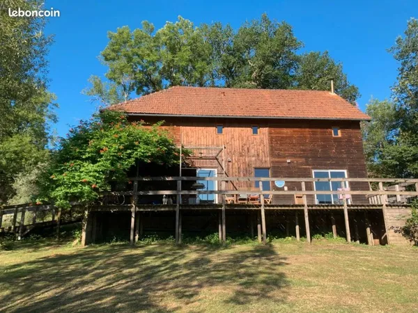 MAISON BARDAGE BOIS , BELLE SURFACE, AVEC DEPENDANCE SUR 6814 m2 , PROCHE DE FIGEAC (LOT)