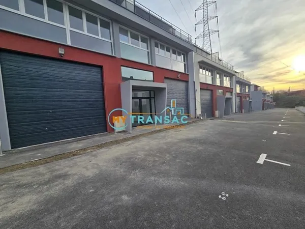 My Transac vous propose à la location des Locaux d'activité à partir de 309m² situé à GAGNY 93. Accè