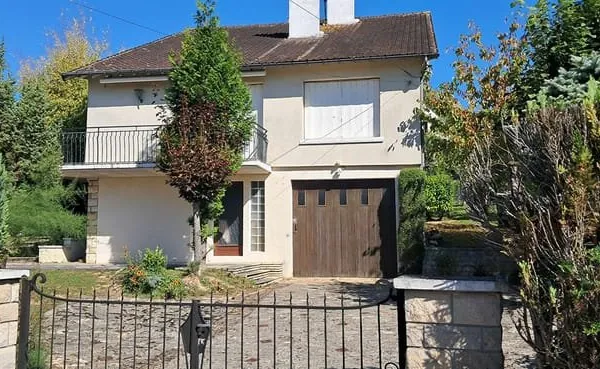 JOIGNY - RESIDENTIEL - PAVILLON DE 186m2 avec 728m2 de terrain clos