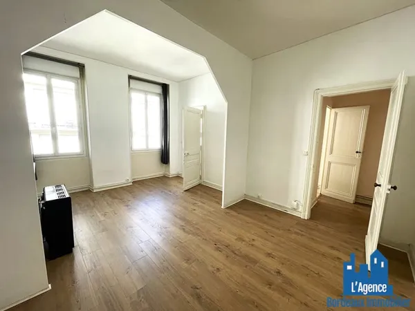 COMPROMIS SIGNE ! BORDEAUX - SAINT SEURIN- STUDIO DE 35 M2 - 2E ETAGE. Sébastien BAUDOT.