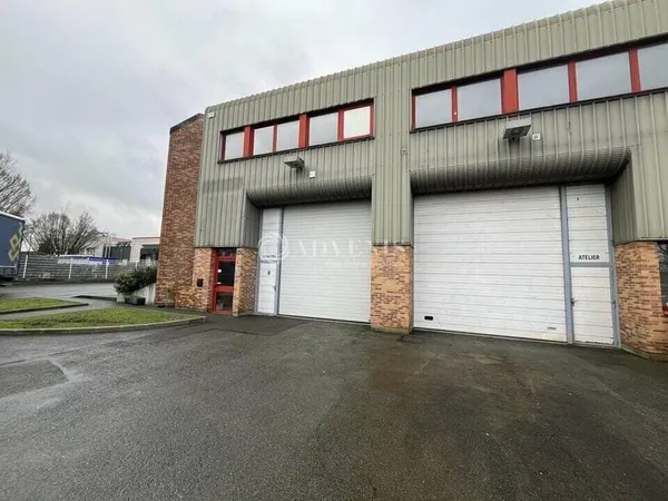 Local d'activité 1044 m²