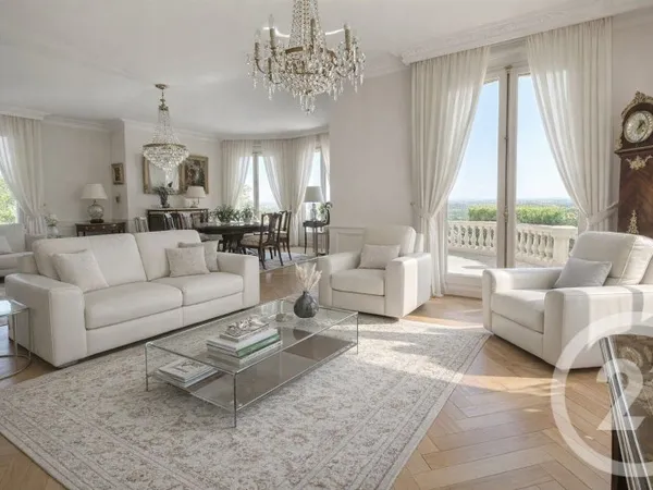 Maison 6 pièces 235 m²