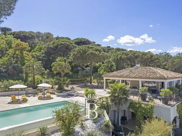 LOCATION SAISONNIÈRE - SAINTE-MAXIME - VUE MER - 7 CHAMBRES - PISCINE