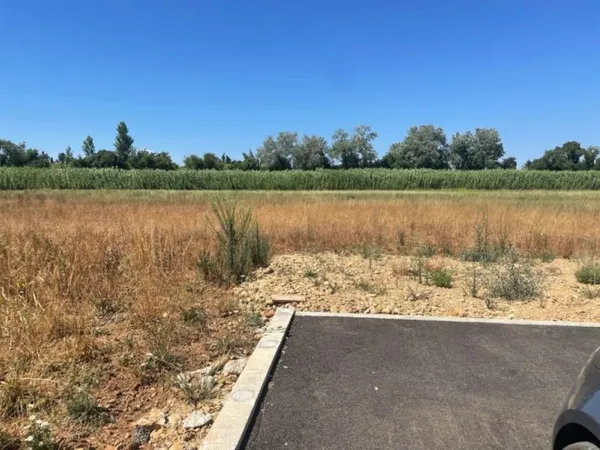 Terrain 1070 m²