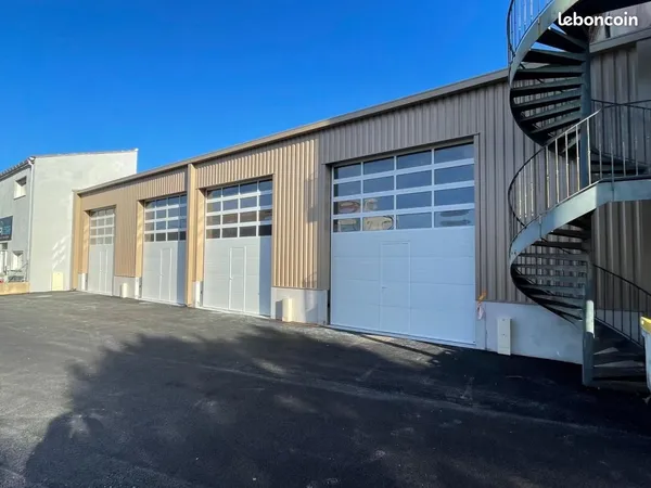 Local industriel 111 m²