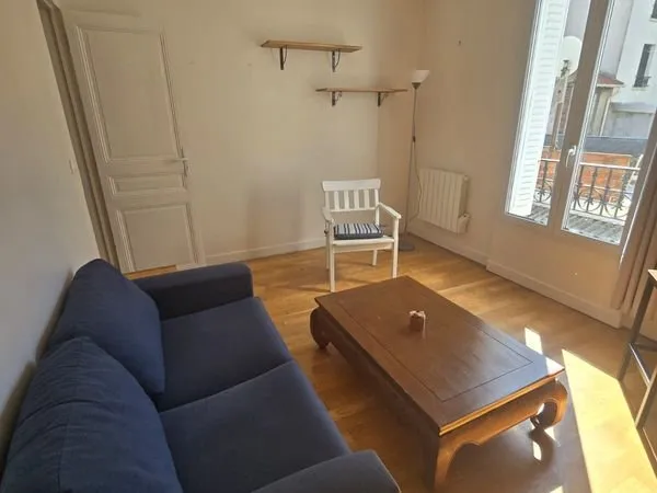 T2 traversant sur cours en location meublée à Pantin - 42m2 avec accès à une remise de 3m2
