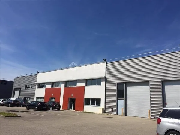 Local d'activité 8436 m²