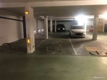 Place de parking intérieure