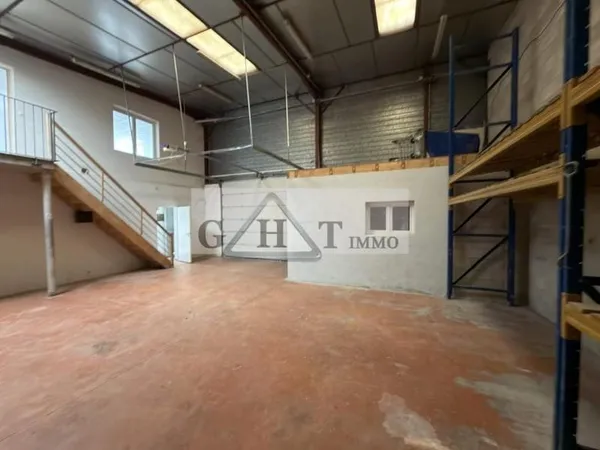 ENTREPOT 200M2 A LOUER LISSES