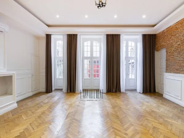 Bureau 76 m²