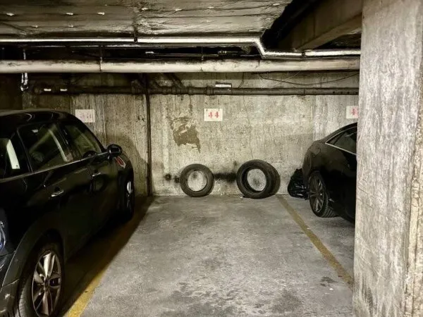 Parking 12 m²