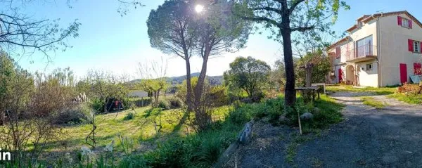 Maison mitoyenne pleine de potentiel avec EXCEPTIONNEL terrain de 2081 m² constructible au Serre du 