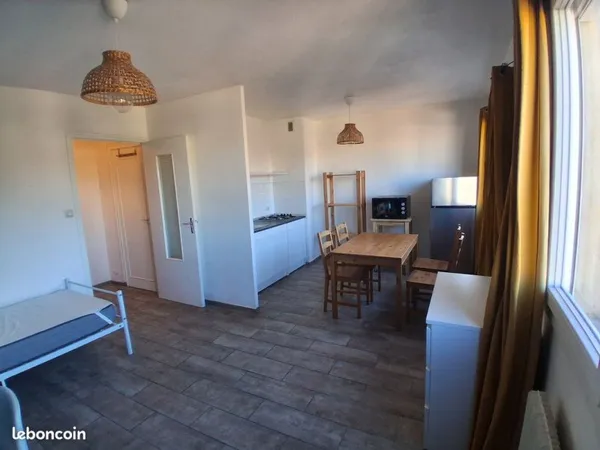Jules-Janin, Chateaucreux, studio meublé, ascenceur, parking