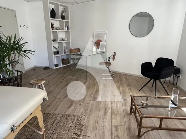 Ensemble de 4 locaux d'activité - L Isle Sur La Sorgue 91,20 m2