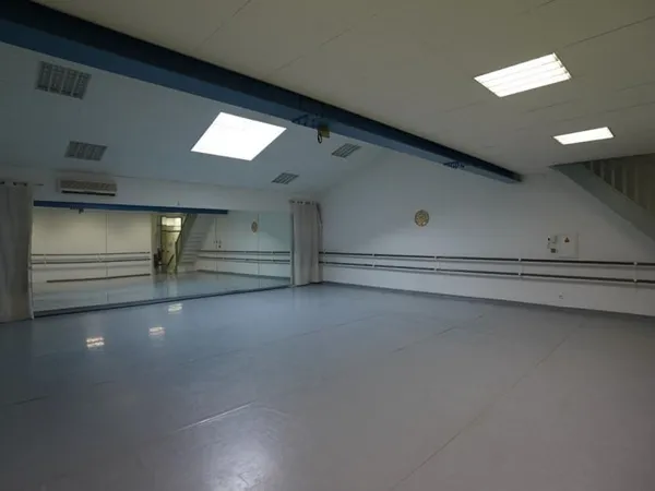 LEZIGNAN CORBIERES - MURS COMMERCIAUX 113 m²