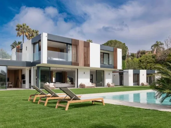 Magnifique villa neuve sur le versant ouest du Cap d'Antibes