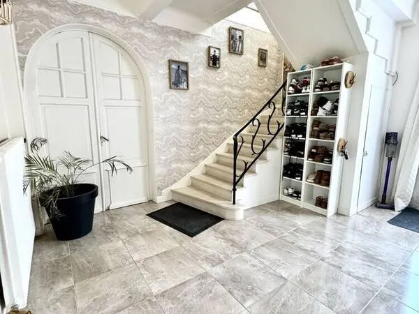 Maison 10 pièces 320 m²