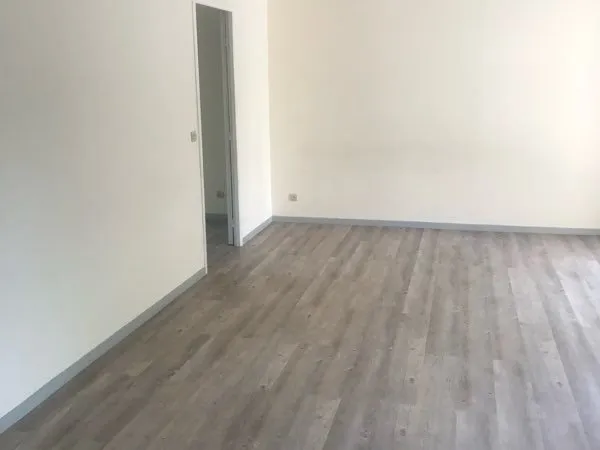 Apparemment F4 de 82m