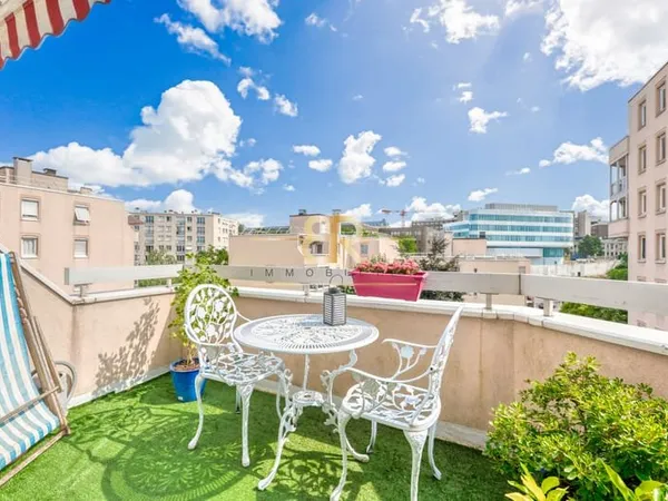 DERNIER ÉTAGE / TRAVERSANT / TERRASSE / 4 CHAMBRES / BOX