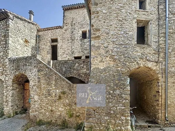 Maison de Village à Rénover dans un village de Caractère.