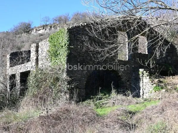 Terrain avec ruine à rénover sur la commune de Lunas