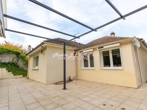 Maison familiale avec sous-sol total aménagé, terrasse et balcon