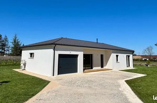 Maison individuelle de 2023 avec 3 ch, grand garage et chauffage PAC