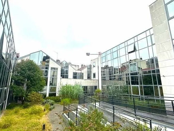 Bureau 140 m²