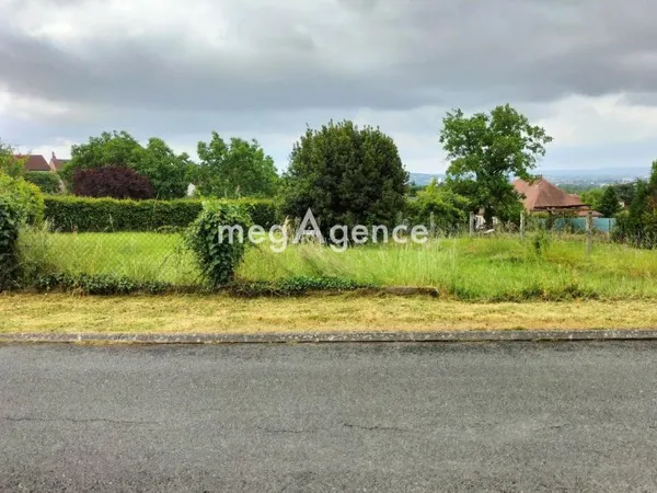TERRAIN CONSTRUCTIBLE AUX PORTES DE MONTLUCON