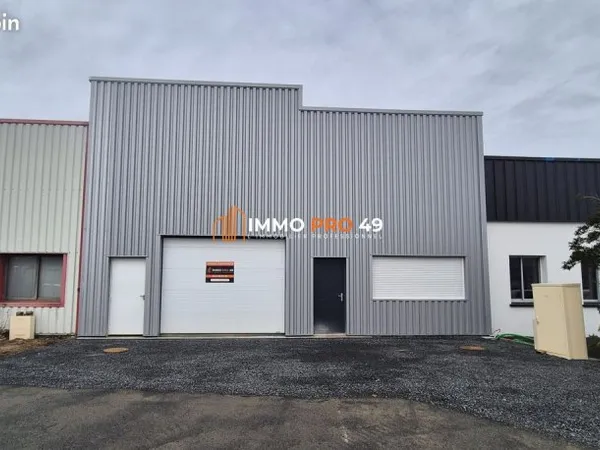 Local 332 m² Sèvremoine